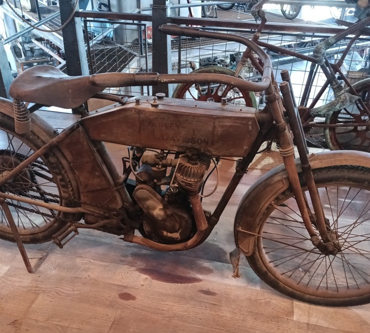legends-motorcycle-museum-photo